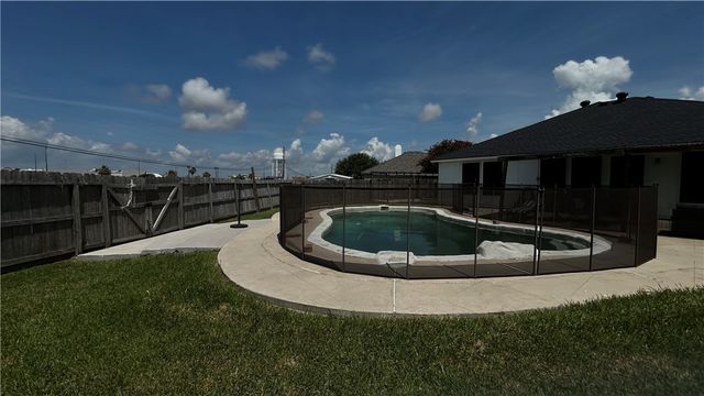 911 La Mirada, Portland, TX 78374