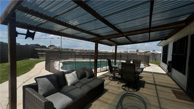 911 La Mirada, Portland, TX 78374