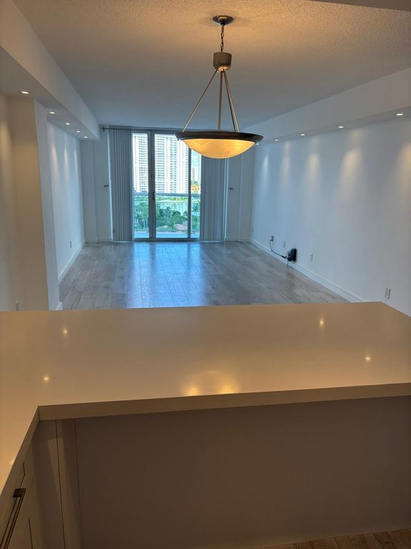 19370 COLLINS Avenue 1224, Sunny Isles Beach, FL 33160