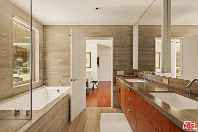 840 Leonard Road, Los Angeles, CA 90049
