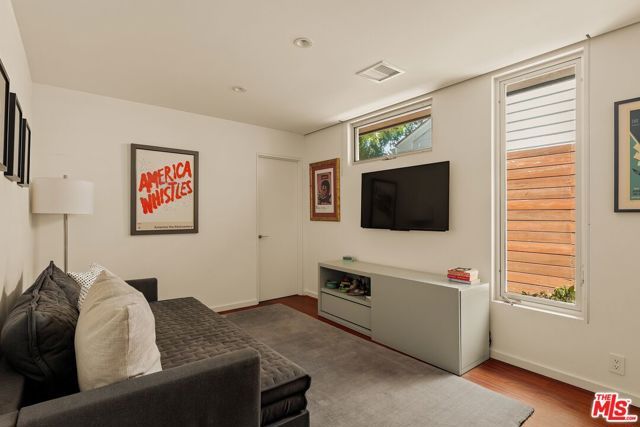 840 Leonard Road, Los Angeles, CA 90049