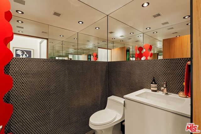 840 Leonard Road, Los Angeles, CA 90049