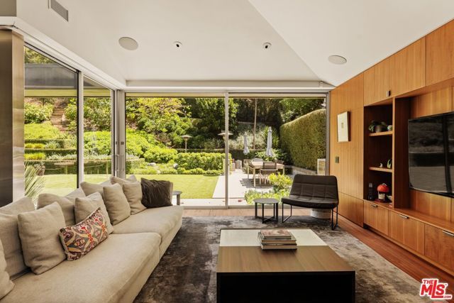 840 Leonard Road, Los Angeles, CA 90049