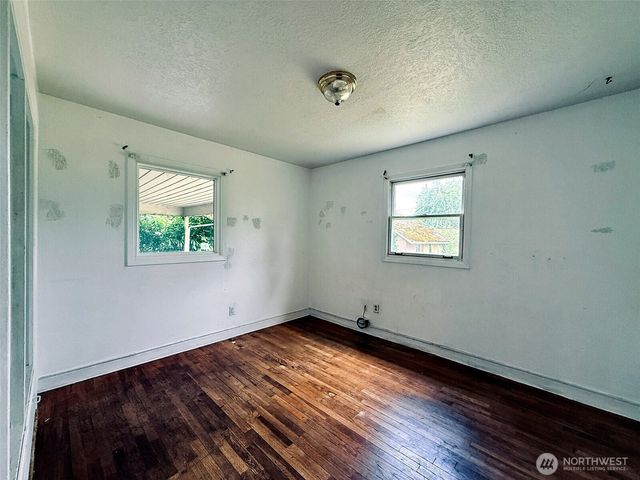 2827 Ocean Beach Highway, Longview, WA 98632