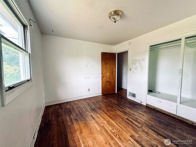 2827 Ocean Beach Highway, Longview, WA 98632