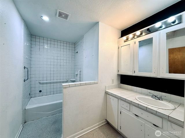2827 Ocean Beach Highway, Longview, WA 98632