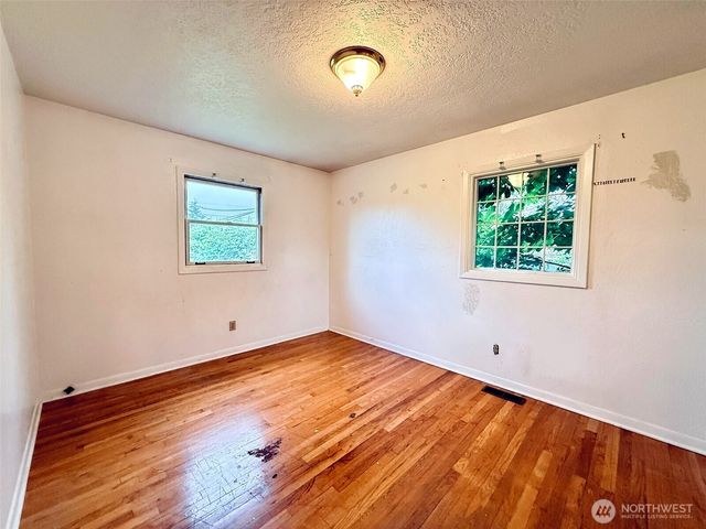 2827 Ocean Beach Highway, Longview, WA 98632