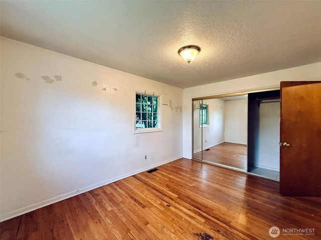 2827 Ocean Beach Highway, Longview, WA 98632