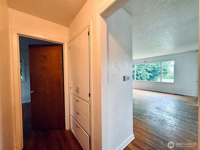 2827 Ocean Beach Highway, Longview, WA 98632