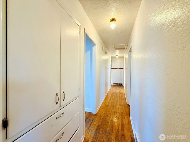 2827 Ocean Beach Highway, Longview, WA 98632