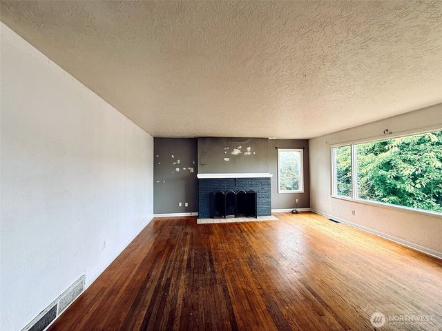 2827 Ocean Beach Highway, Longview, WA 98632