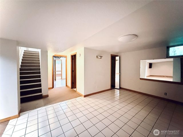 2827 Ocean Beach Highway, Longview, WA 98632