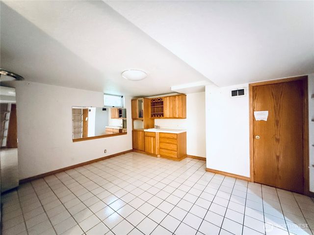 2827 Ocean Beach Highway, Longview, WA 98632