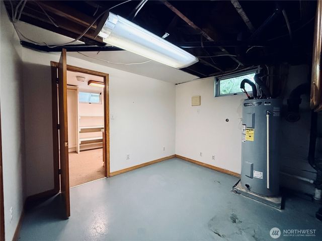 2827 Ocean Beach Highway, Longview, WA 98632