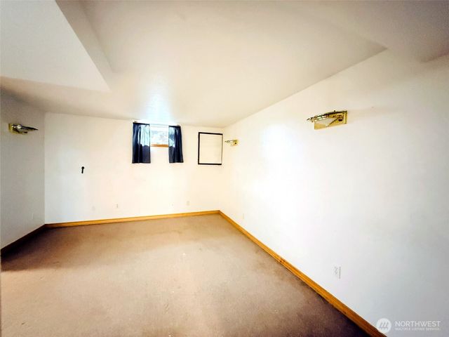 2827 Ocean Beach Highway, Longview, WA 98632