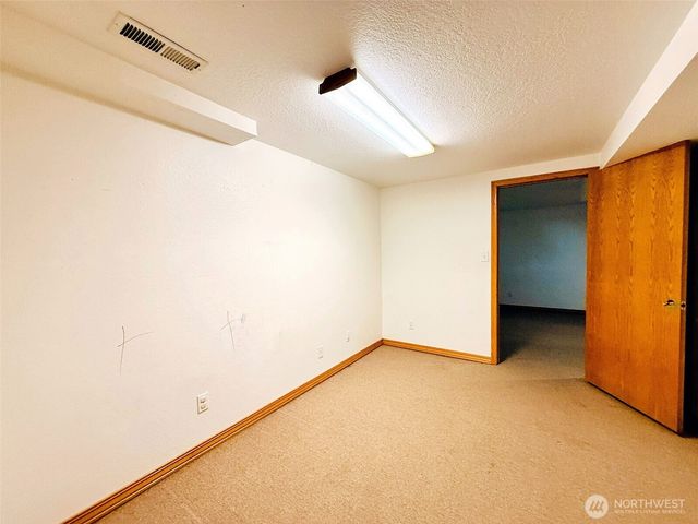 2827 Ocean Beach Highway, Longview, WA 98632