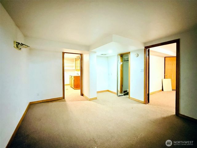 2827 Ocean Beach Highway, Longview, WA 98632