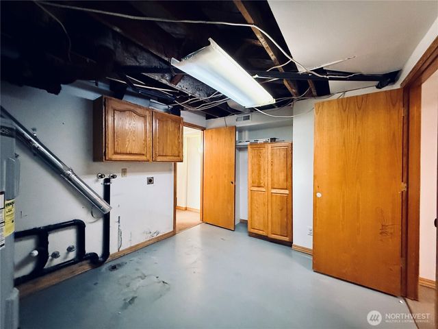 2827 Ocean Beach Highway, Longview, WA 98632