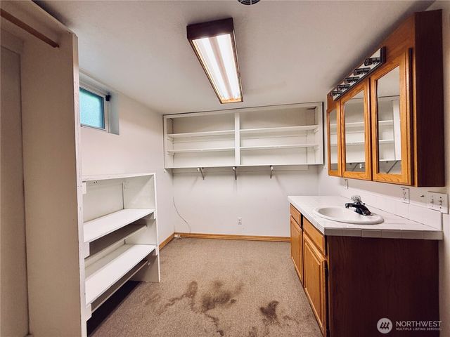 2827 Ocean Beach Highway, Longview, WA 98632