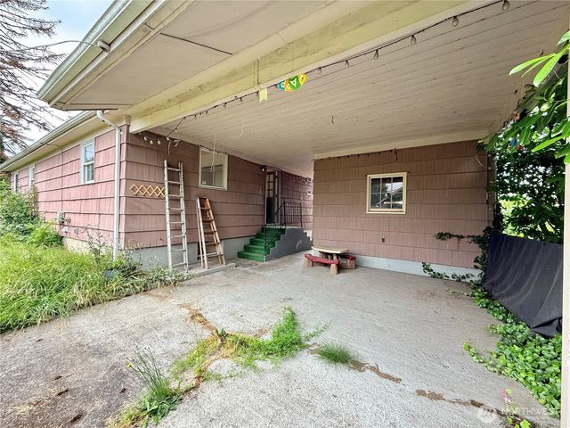 2827 Ocean Beach Highway, Longview, WA 98632