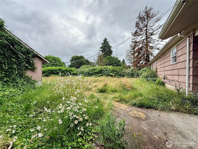 2827 Ocean Beach Highway, Longview, WA 98632