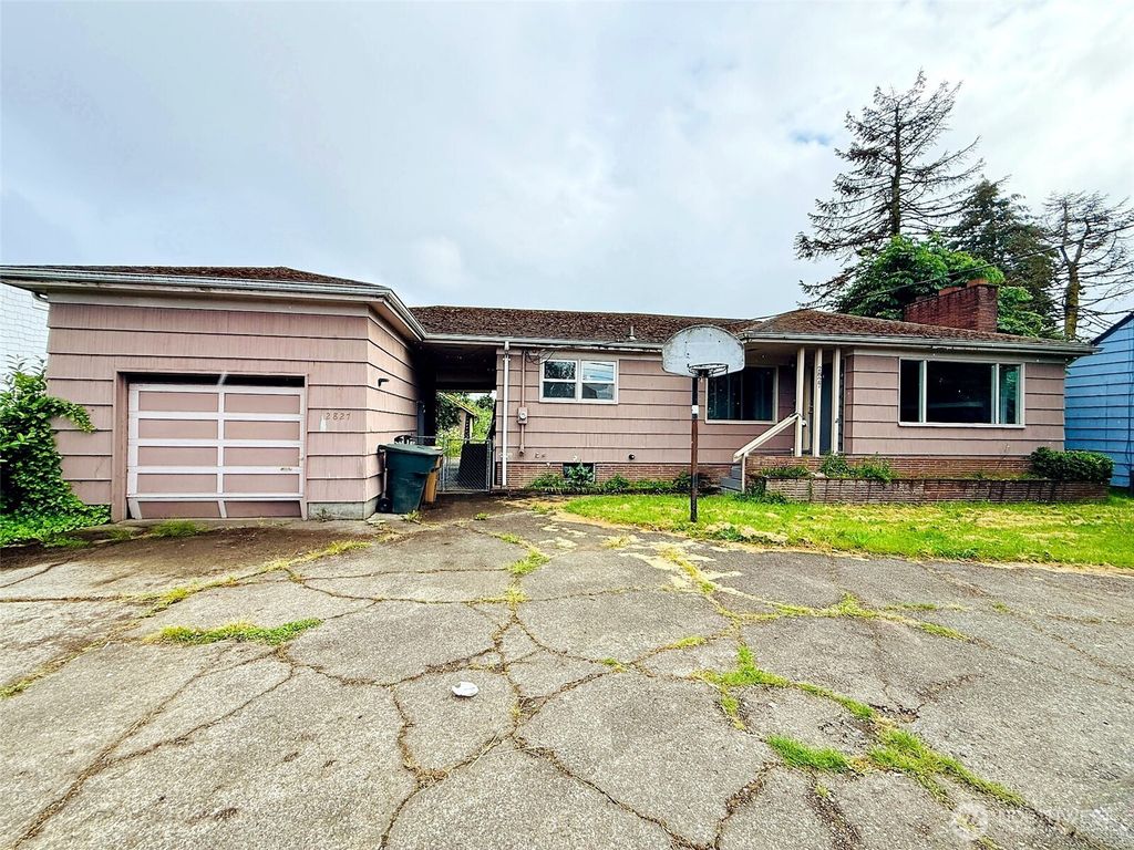 2827 Ocean Beach Highway, Longview, WA 98632