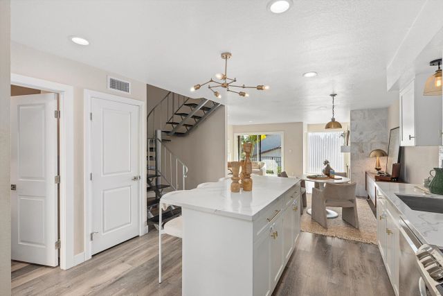 1913 Alga Rd A, Carlsbad, CA 92009