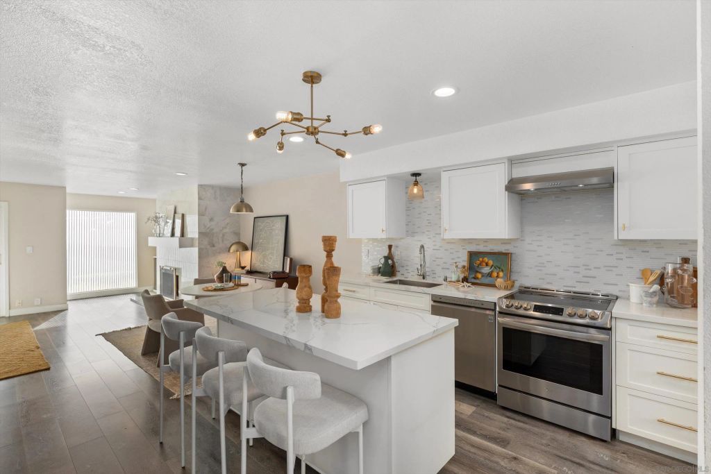 1913 Alga Rd A, Carlsbad, CA 92009