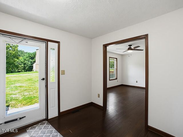 44 Deel Street, Lebanon, VA 24266