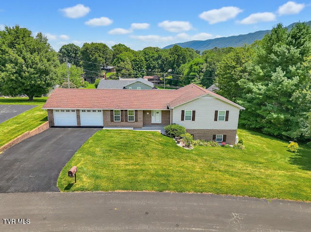 44 Deel Street, Lebanon, VA 24266