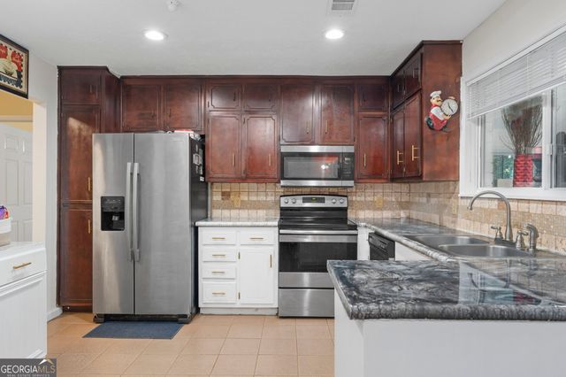 2174 Martin Way, Jonesboro, GA 30236