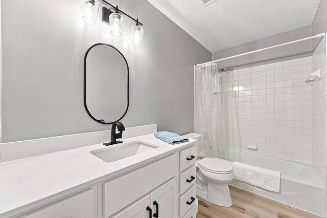 10924 Hyland Terrace, Eden Prairie, MN 55344