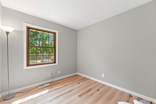 10924 Hyland Terrace, Eden Prairie, MN 55344