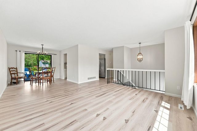 10924 Hyland Terrace, Eden Prairie, MN 55344