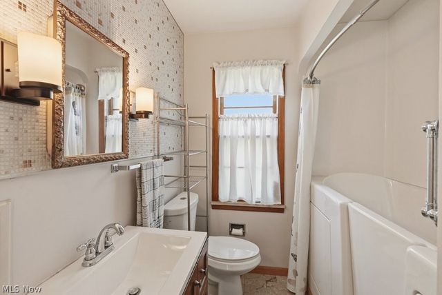 125 Meadowlane Road, Seven Hills, OH 44131