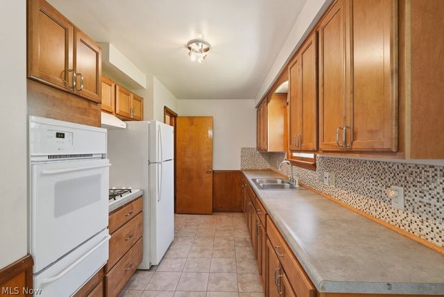 125 Meadowlane Road, Seven Hills, OH 44131