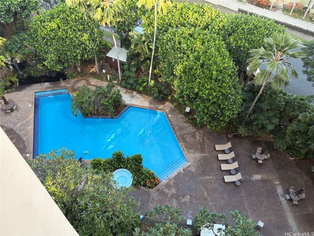 555 Hahaione Street 9A, Honolulu, HI 96825