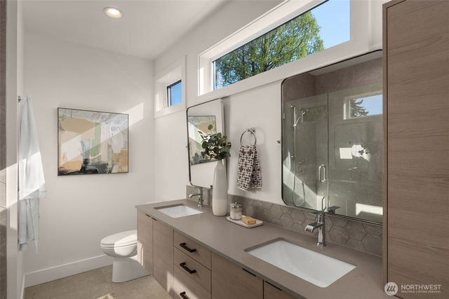 745 17th Avenue W, Kirkland, WA 98033