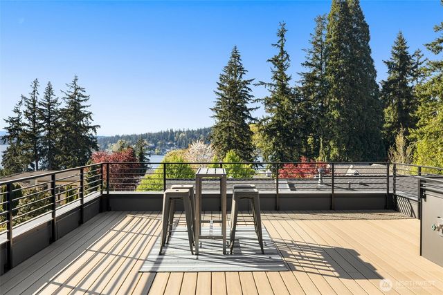 745 17th Avenue W, Kirkland, WA 98033