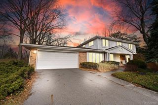 3092 Woodland Ridge Drive, West Bloomfield Charter Township, MI 48323