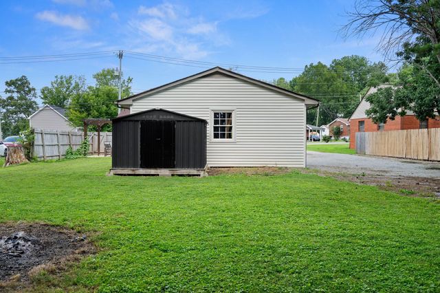 105 Billy Robb St, Greenbrier, TN 37073