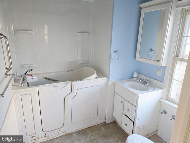 216 BROAD ST, Swedesboro, NJ 08085