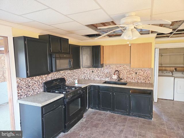 216 BROAD ST, Swedesboro, NJ 08085