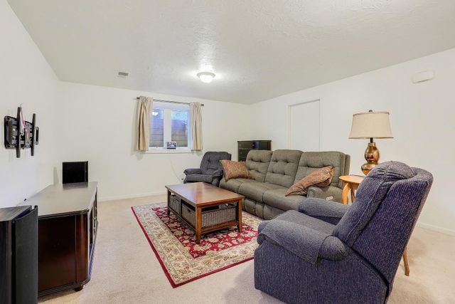 1065 Minnesota Street S, Shakopee, MN 55379