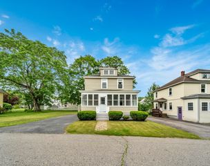 10 Currier Ave, Amesbury, MA 01913