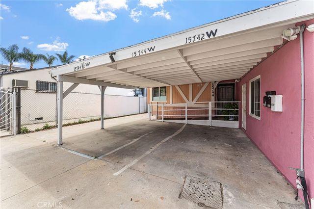 15744 Saticoy Street, Van Nuys, CA 91406