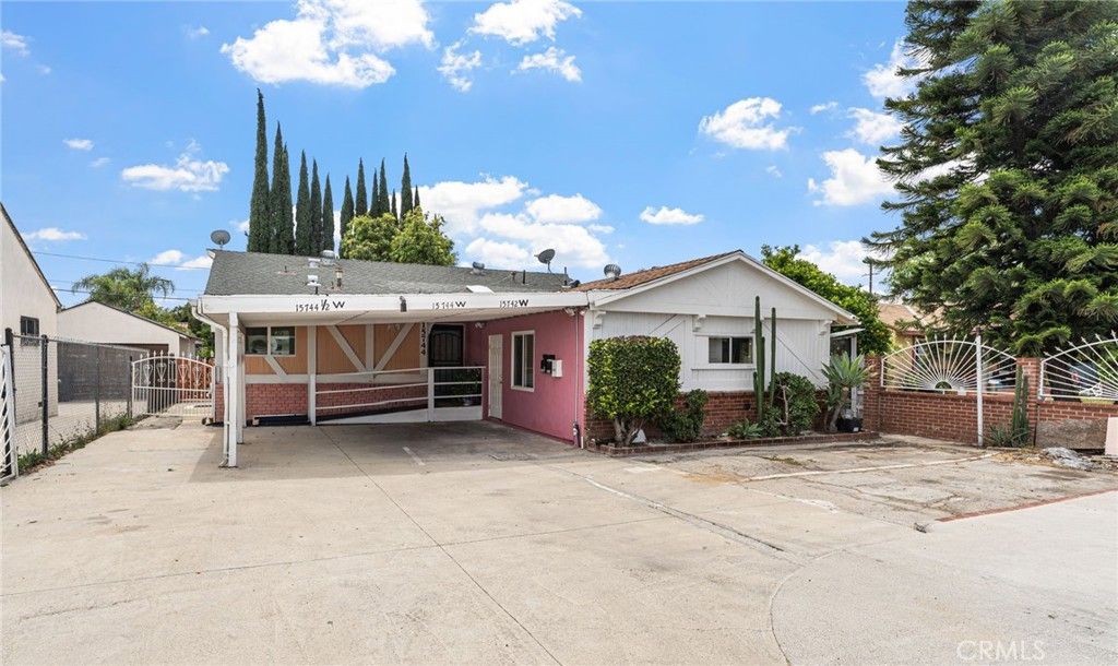 15744 Saticoy Street, Van Nuys, CA 91406