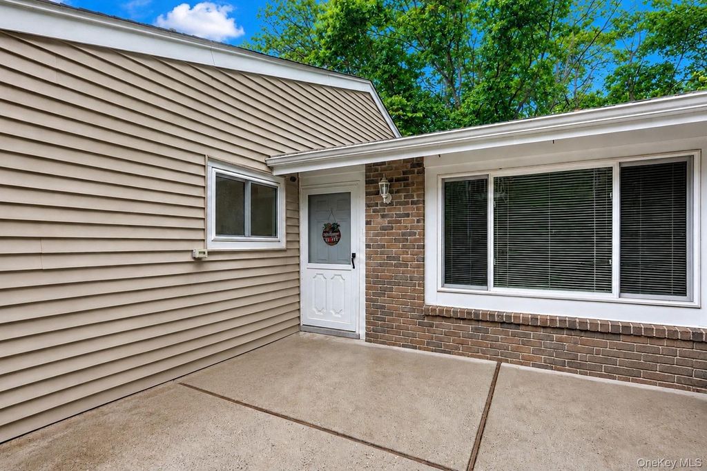 236 Springmeadow Drive I, Holbrook, NY 11741 — exterior