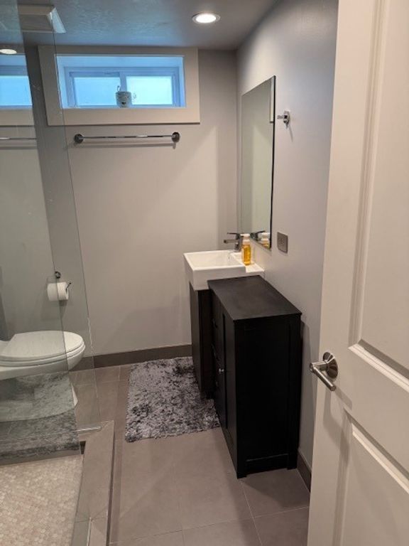 Image 11 of property listing at 1934 Belleview Avenue, Westchester, IL 60154