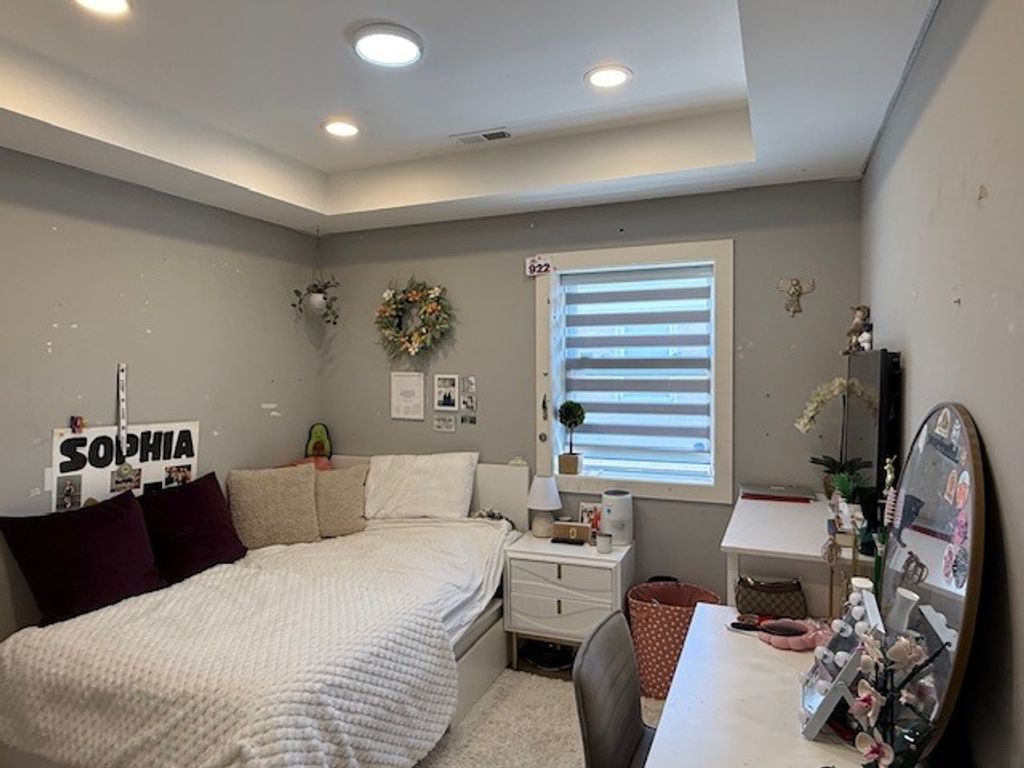 Image 17 of property listing at 1934 Belleview Avenue, Westchester, IL 60154